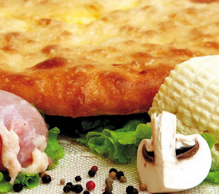 Осетинский пирог с мясом, сыром и грибами